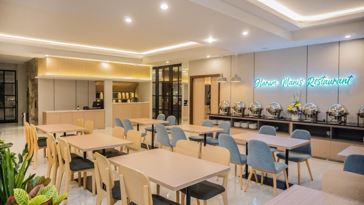 Front One King Hotel Tuban Tuban  Eksteriør bilde