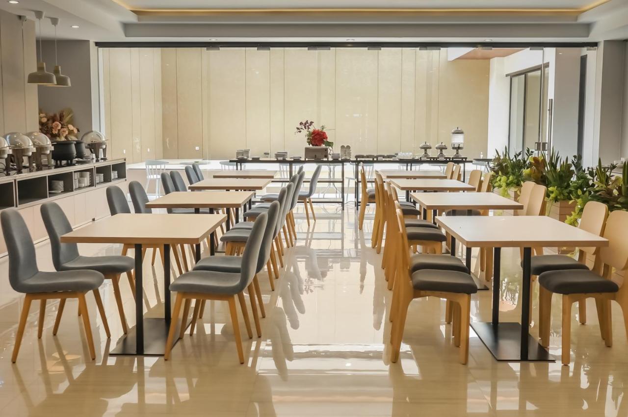 Front One King Hotel Tuban Tuban  Eksteriør bilde