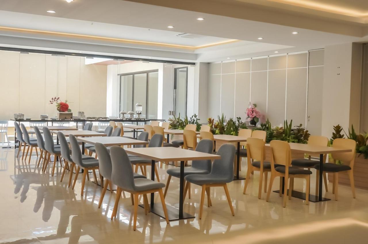 Front One King Hotel Tuban Tuban  Eksteriør bilde