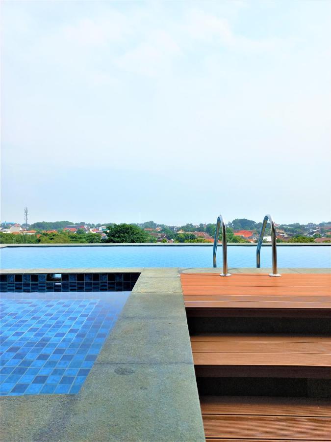Front One King Hotel Tuban Tuban  Eksteriør bilde