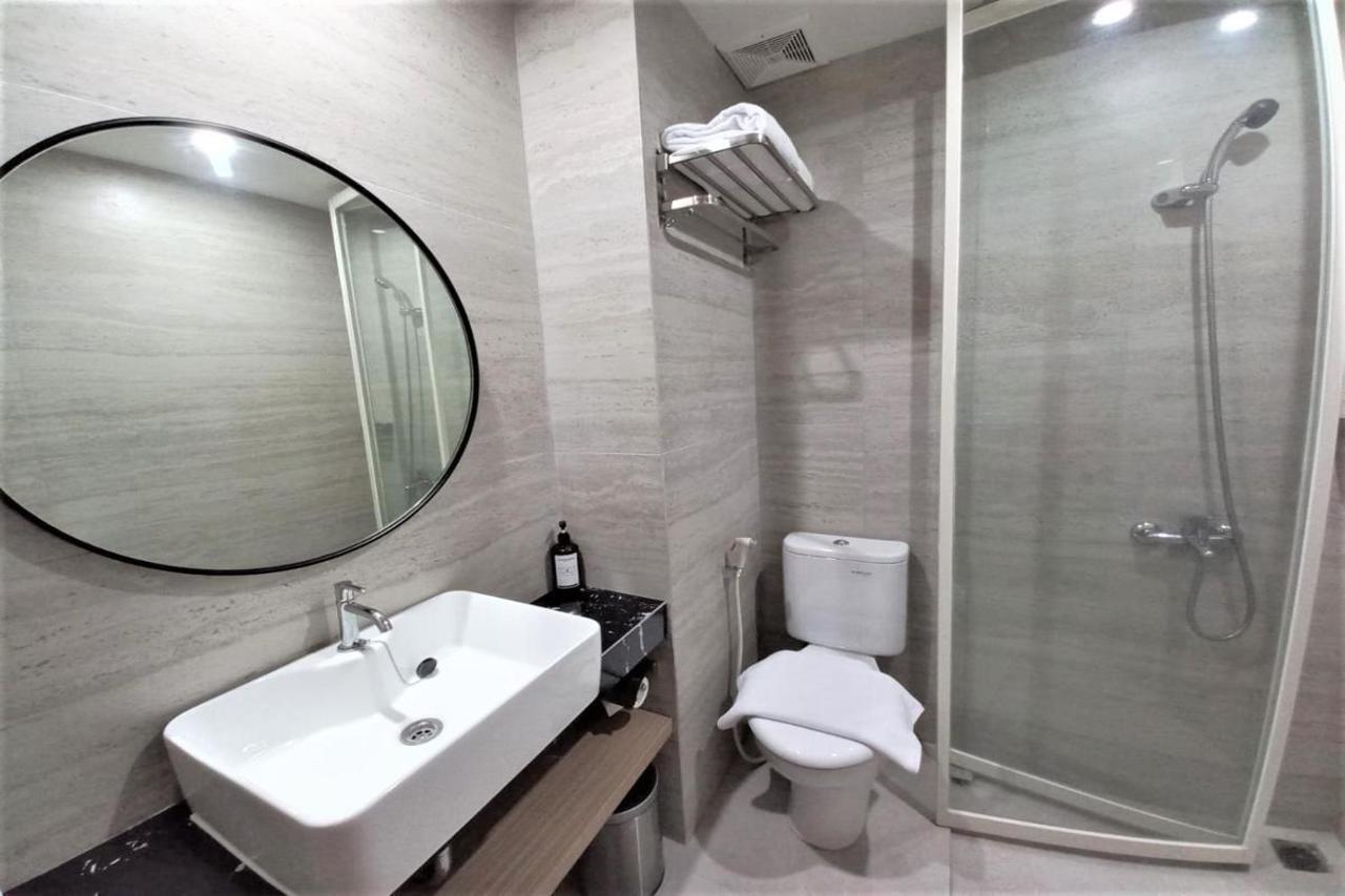 Front One King Hotel Tuban Tuban  Eksteriør bilde