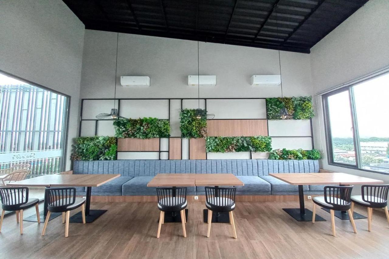 Front One King Hotel Tuban Tuban  Eksteriør bilde