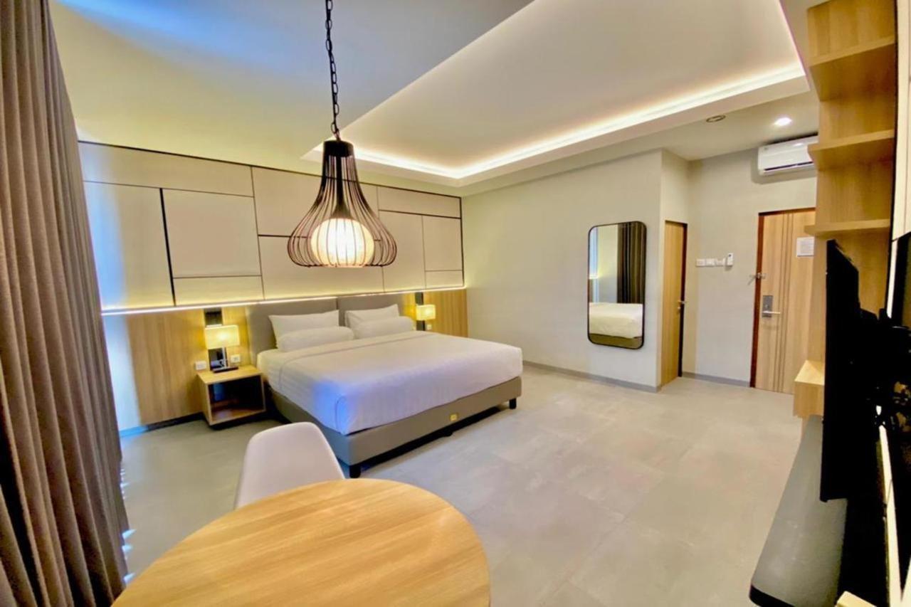 Front One King Hotel Tuban Tuban  Eksteriør bilde